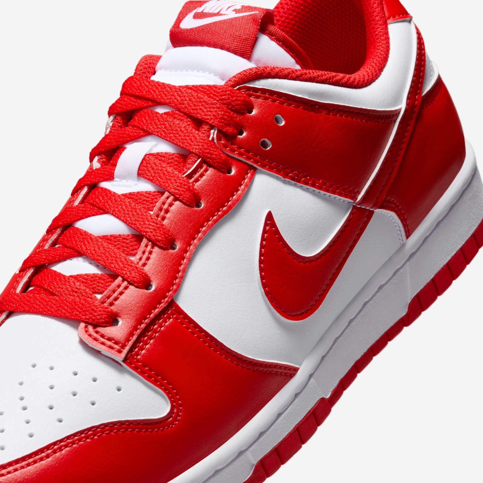 Nike Dunk Low Vermelho e branco - Sttyleira ImportsNike Dunk Low Vermelho e brancoSttyleira ImportsSttyleira ImportsNike Dunk Low Vermelho e branco