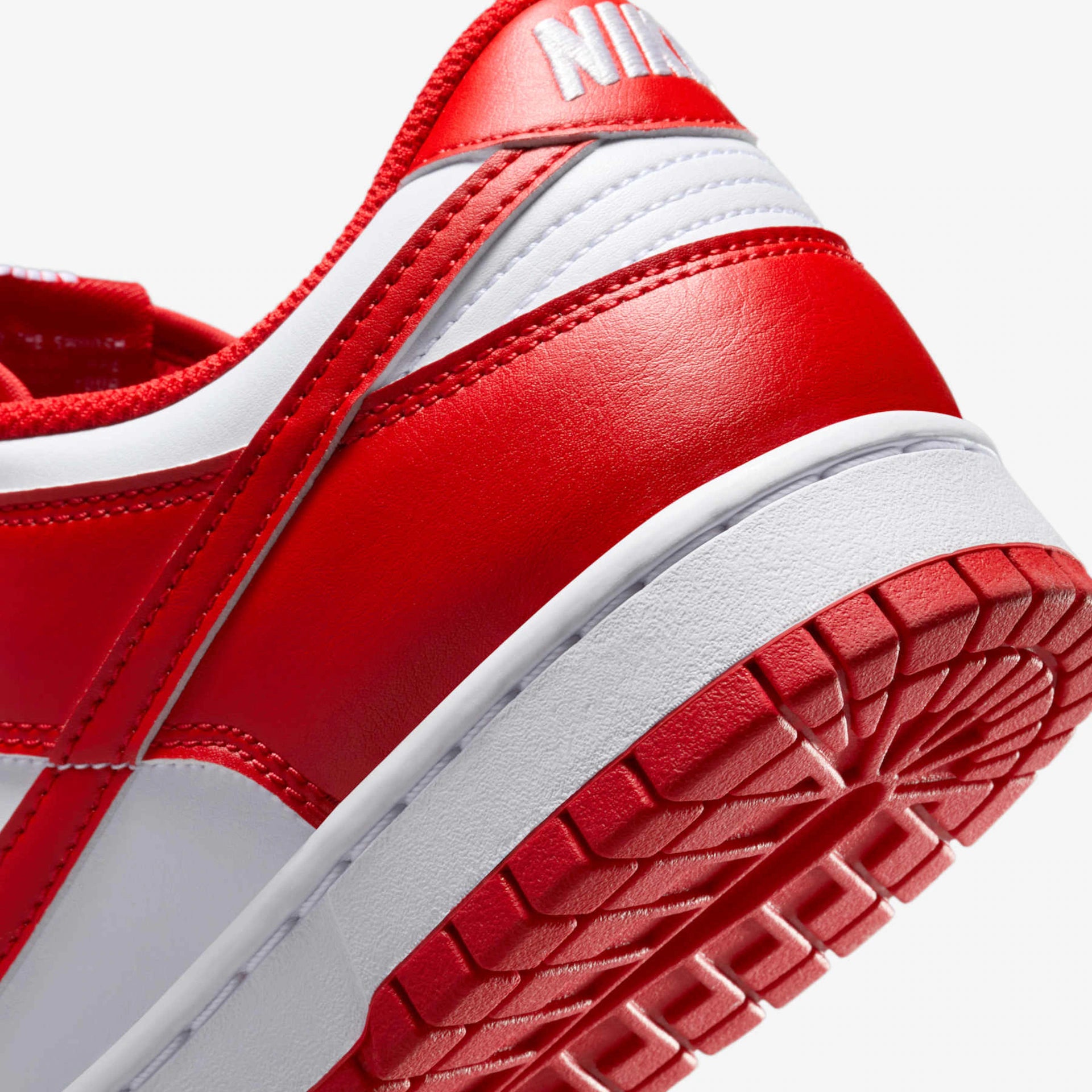 Nike Dunk Low Vermelho e branco - Sttyleira ImportsNike Dunk Low Vermelho e brancoSttyleira ImportsSttyleira ImportsNike Dunk Low Vermelho e branco