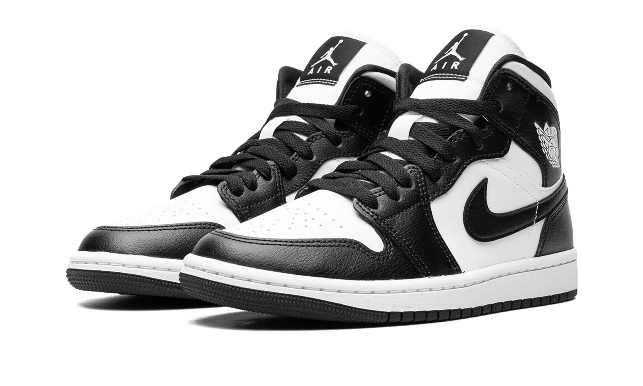 TÊNIS NIKE AIR JORDAN 1 MID PANDA - PRETO E BRANCO - Sttyleira ImportsTÊNIS NIKE AIR JORDAN 1 MID PANDA - PRETO E BRANCOSttyleira ImportsSttyleira ImportsTÊNIS NIKE AIR JORDAN 1 MID PANDA - PRETO E BRANCO