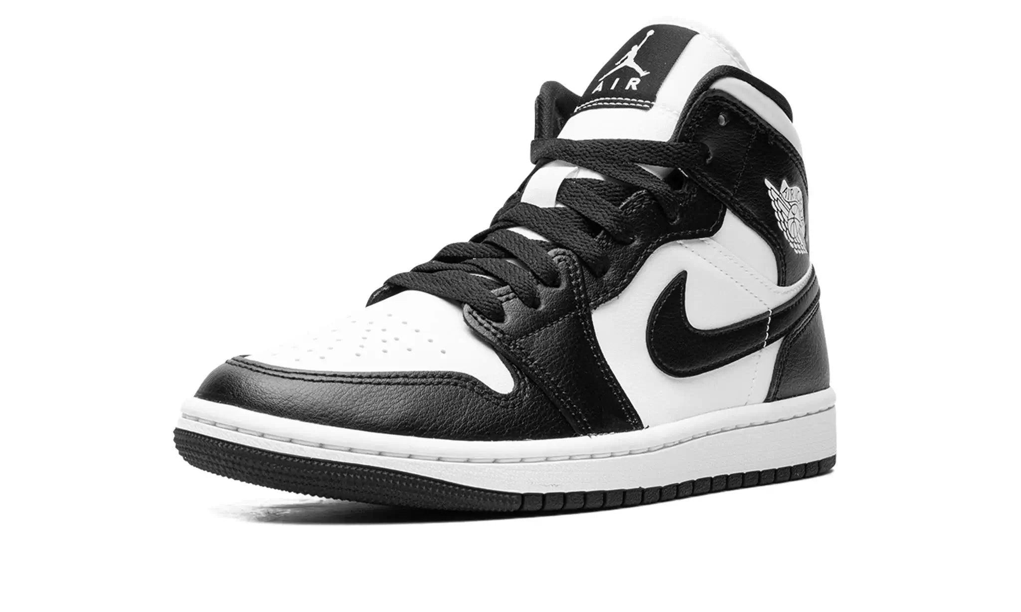 TÊNIS NIKE AIR JORDAN 1 MID PANDA - PRETO E BRANCO - Sttyleira ImportsTÊNIS NIKE AIR JORDAN 1 MID PANDA - PRETO E BRANCOSttyleira ImportsSttyleira ImportsTÊNIS NIKE AIR JORDAN 1 MID PANDA - PRETO E BRANCO